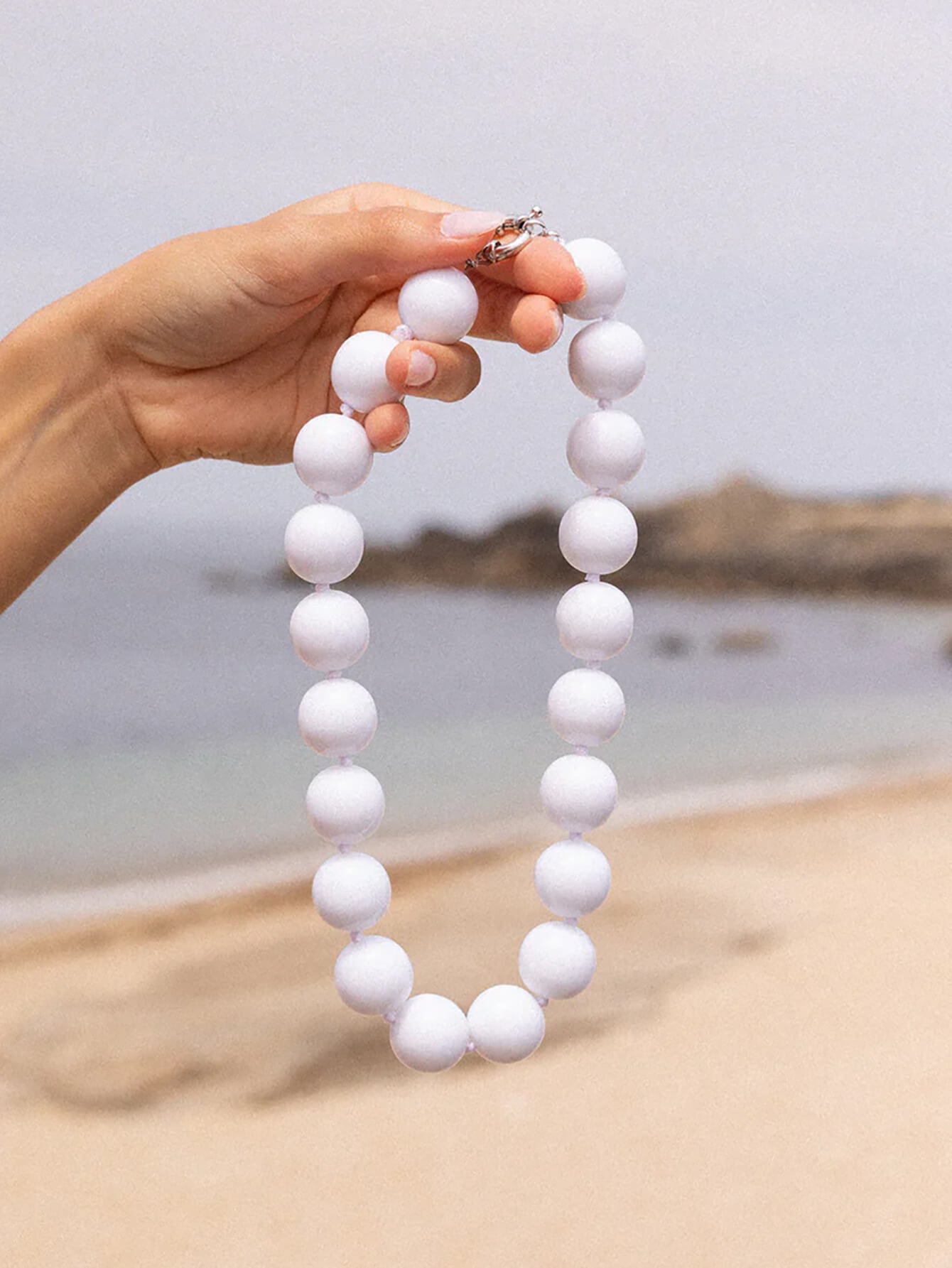 Chic White Acrylic Bead choker Necklace - Minimalist Summer Style