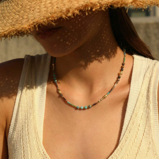 Vintage Boho Mixed Gemstone Choker – Natural Stone Necklace, Artisanal Clavicle Chain with Gold Accents