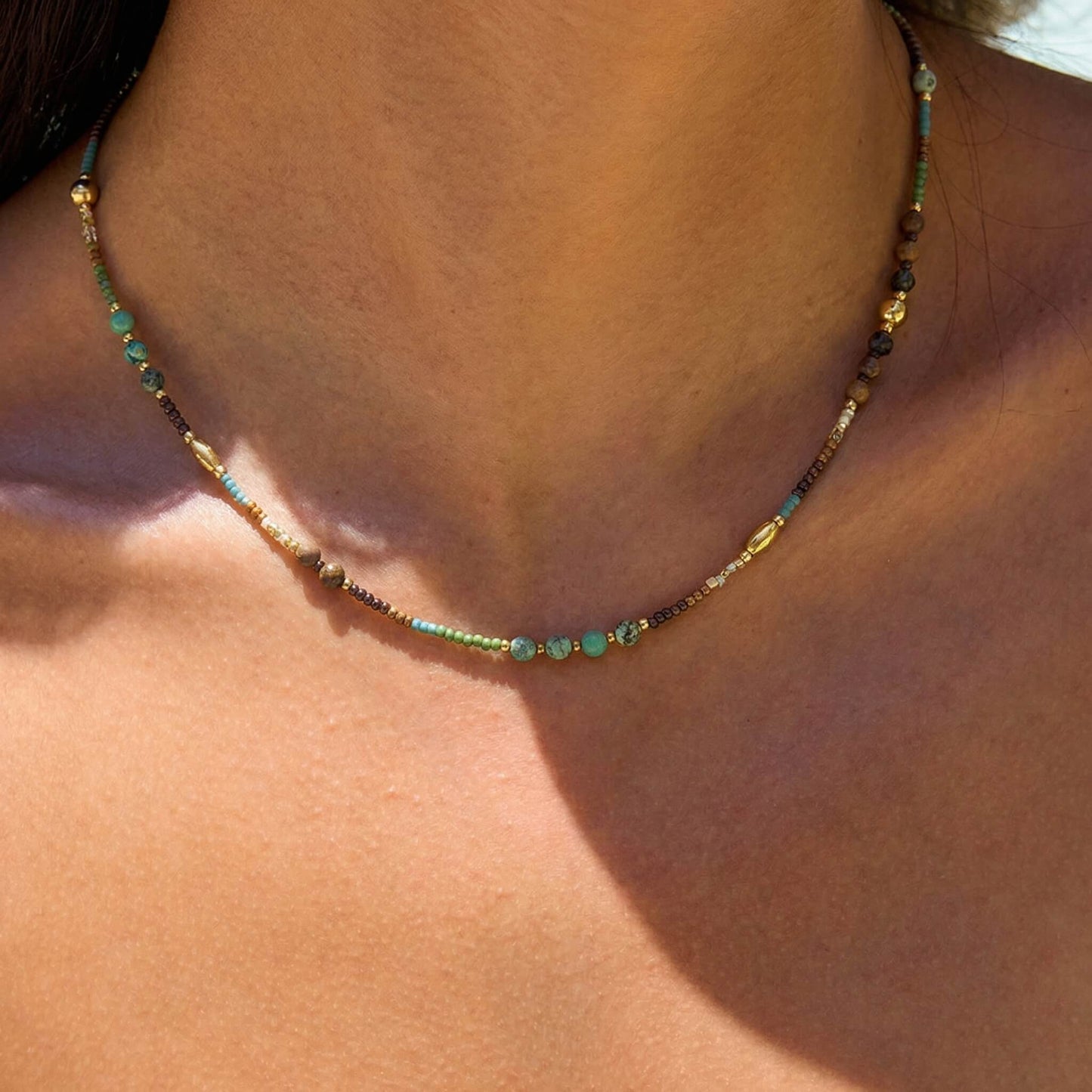 Vintage Boho Mixed Gemstone Choker – Natural Stone Necklace, Artisanal Clavicle Chain with Gold Accents